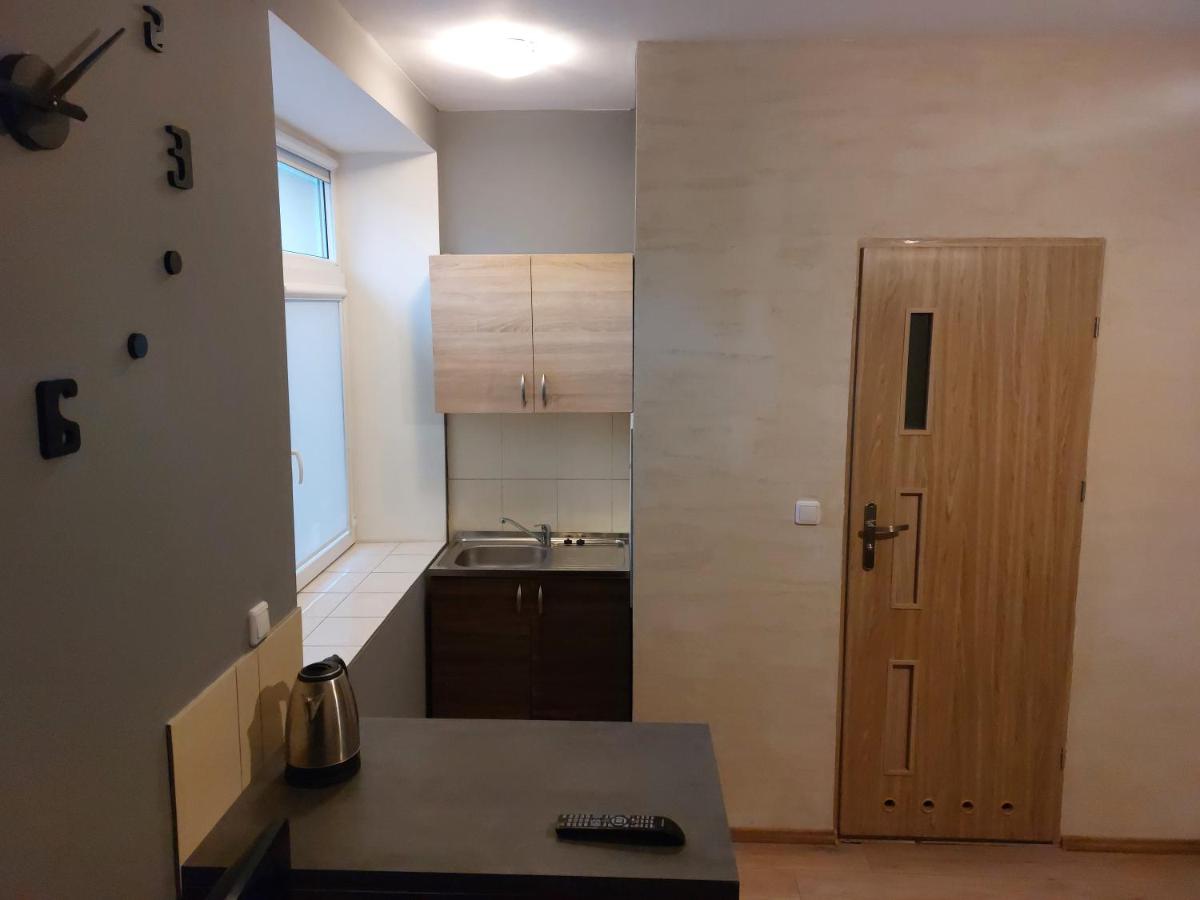 Kawalerka Ciemna 2a - Housity
