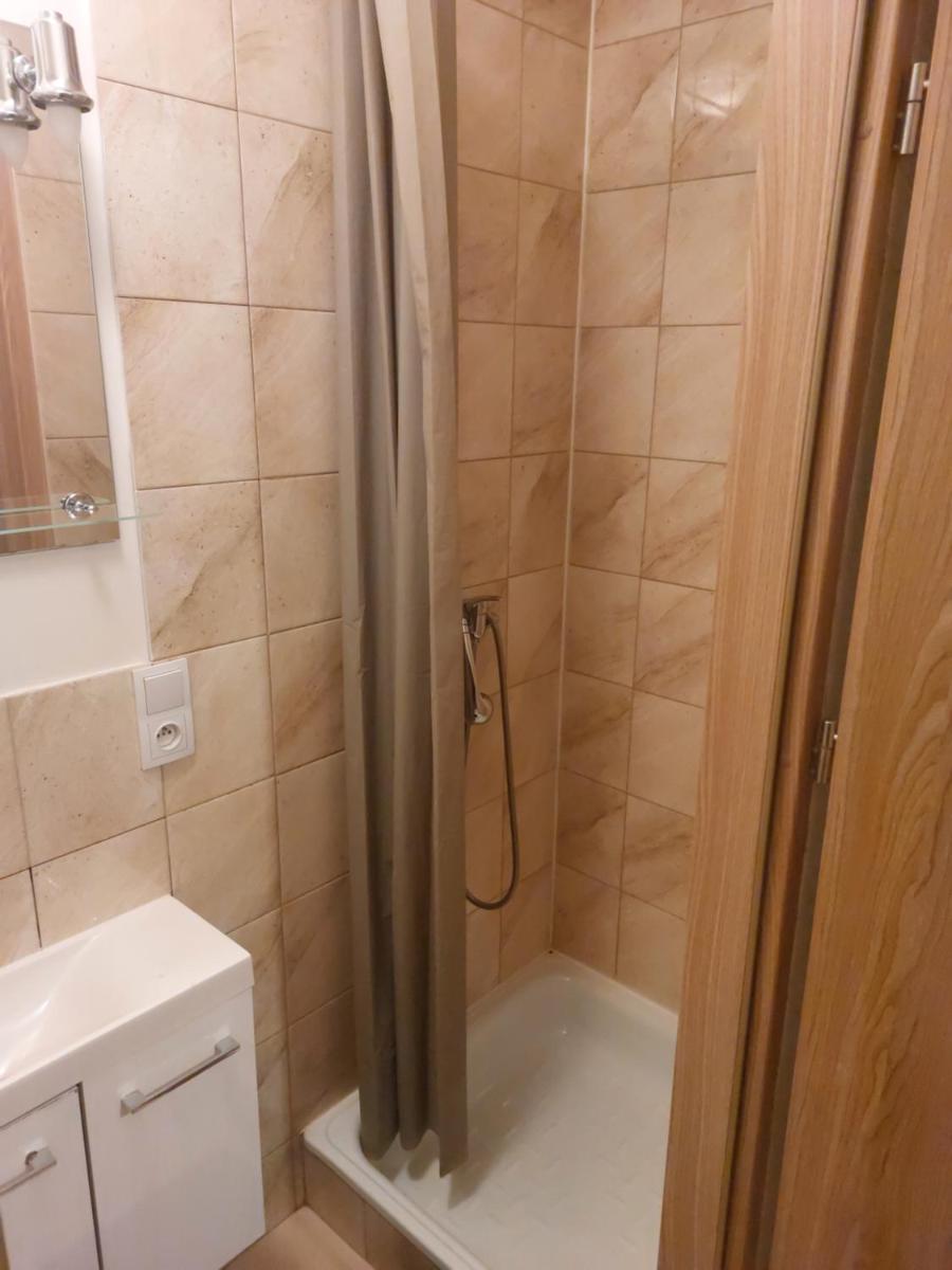 Kawalerka Ciemna 2a - Housity
