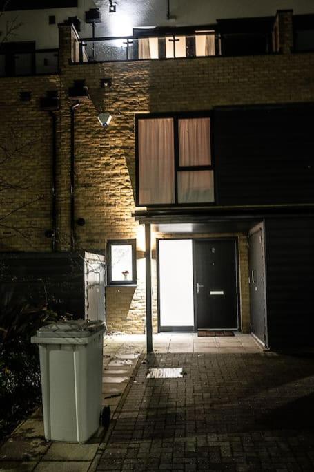 Exquisite cozy house, close to Train Station and amenities - Housity
