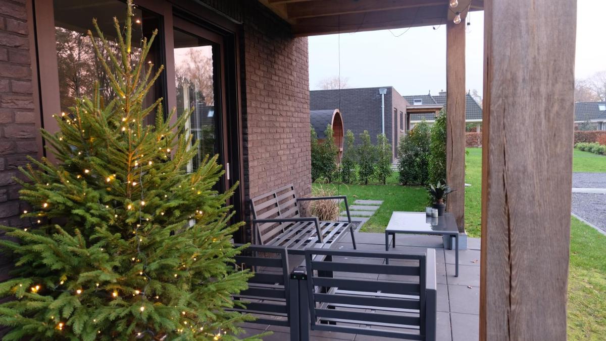 The White Oak - Luxe 4 persoons bungalow met prive sauna - Housity