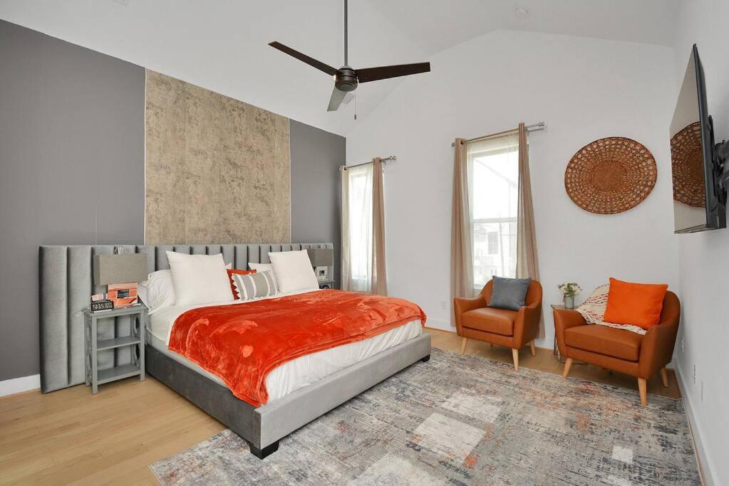 Blissful Getaway Home with Hot Tub & Backyard Near Downtown - Housity