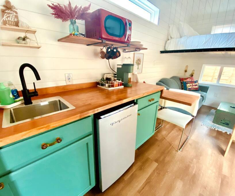 Entirely Private Tiny Home - 1 Mile to UF - Housity