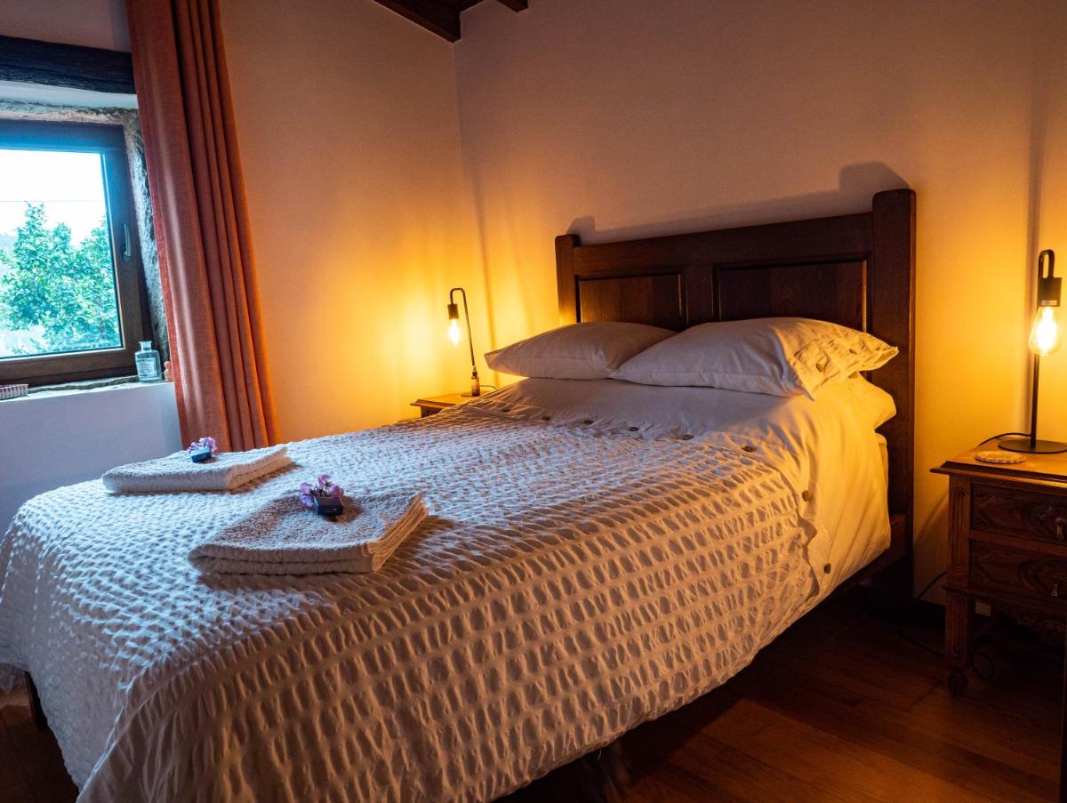 Casas Do Favacal - a traditional Xisto house - Housity