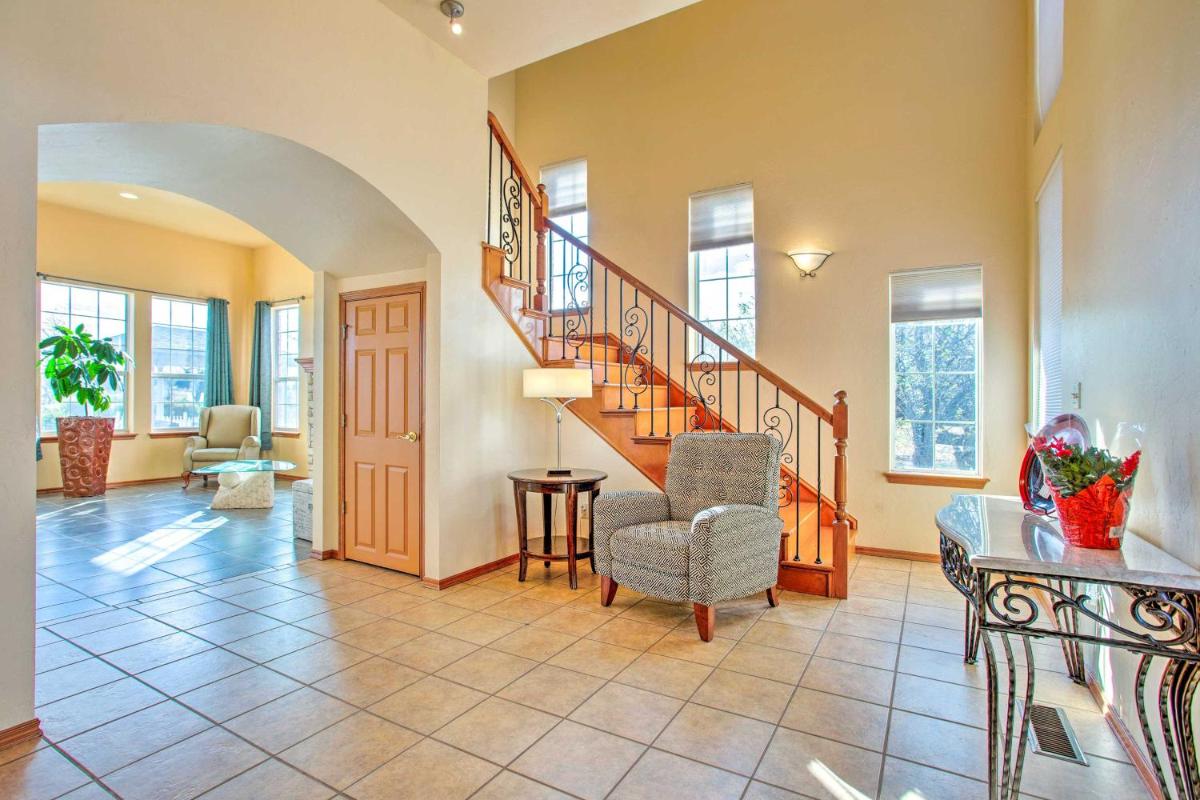 Oklahoma Country Estate on 2 Acres with Pool! - Housity