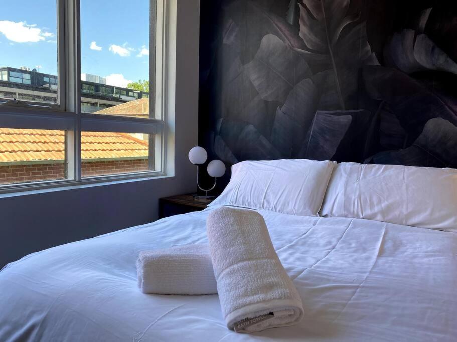 Condo Moments to Elwood Beach and Village - Housity