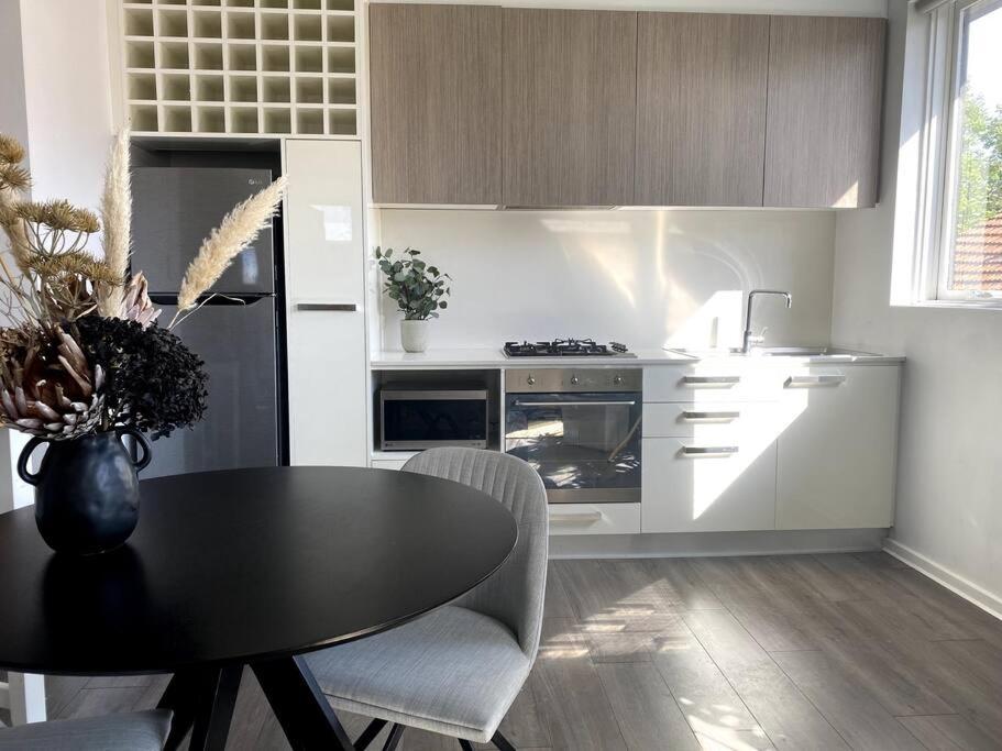 Suitetrails - Condo Moments to Elwood Beach and Village