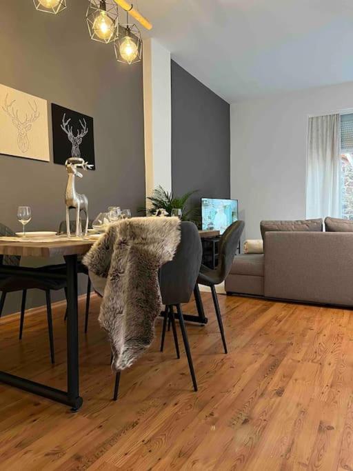 AKK5 Großes Apartment mit Terrasse Nähe Hbf/Uni - Housity