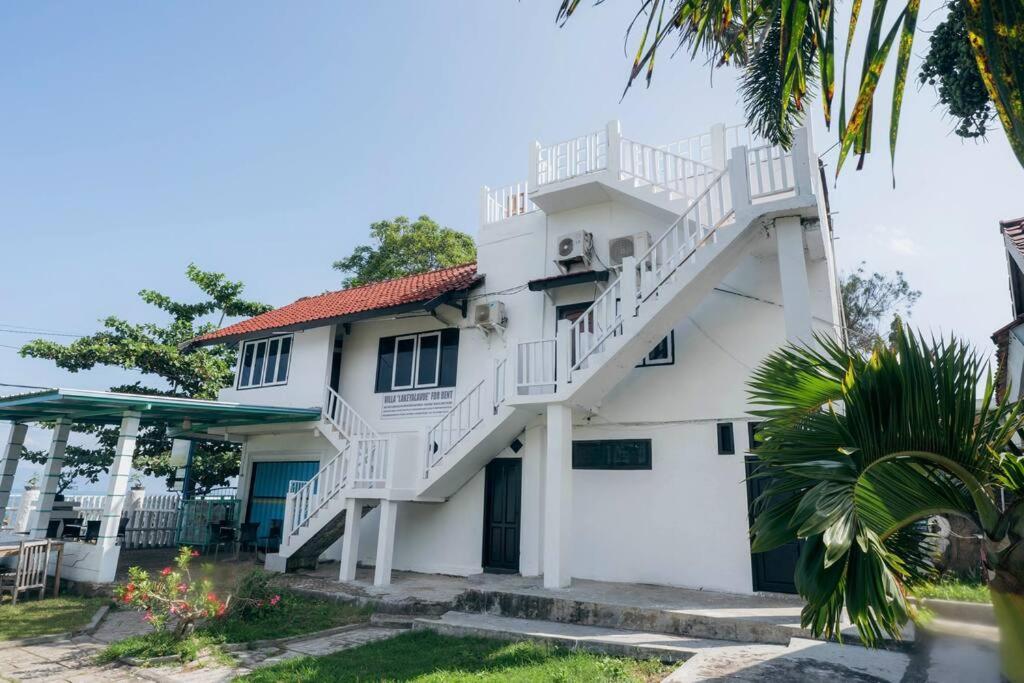Lakey Peak's Luxe Beachfront Villa 