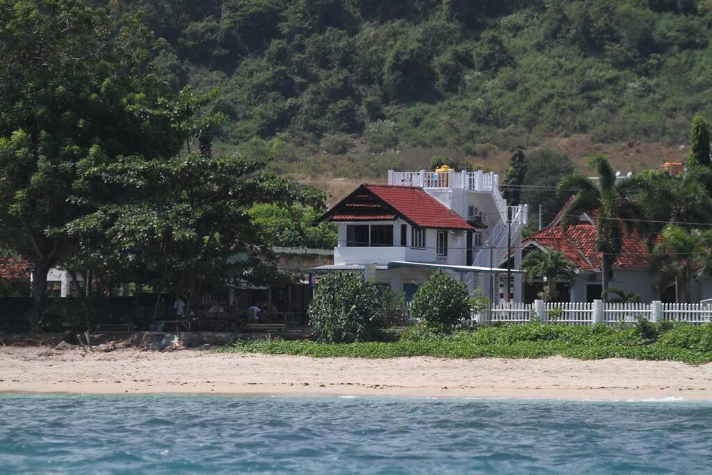 Lakey Peak's Luxe Beachfront Villa 