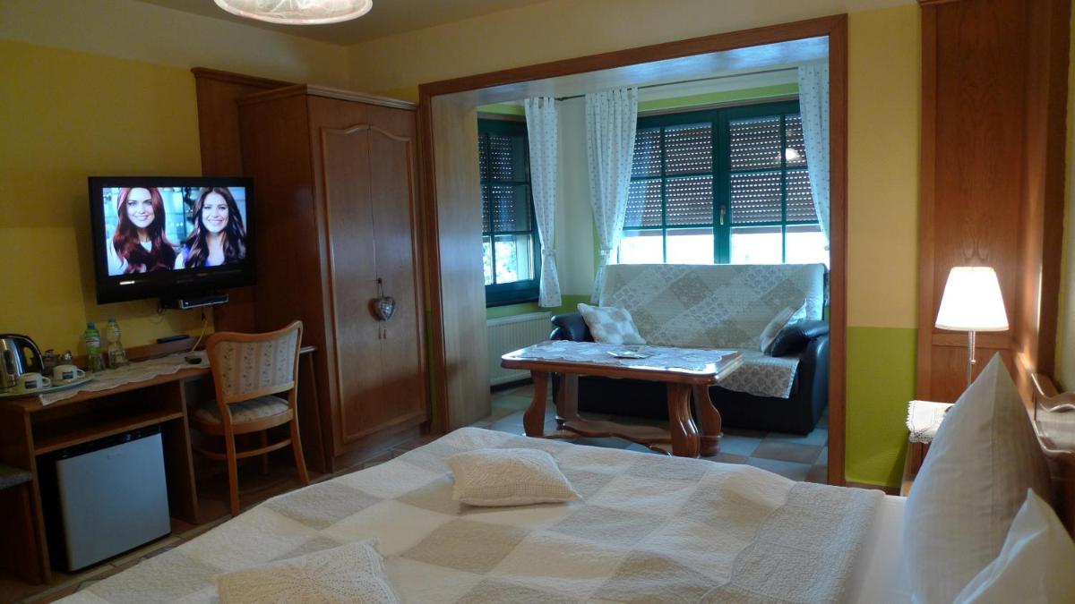 Gościniec Stara Kuźnia - Housity