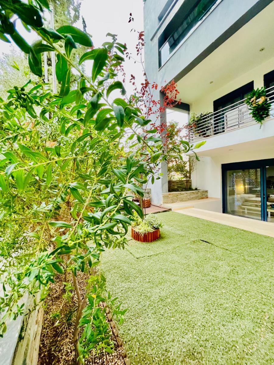 Nadia's White Loft - Housity