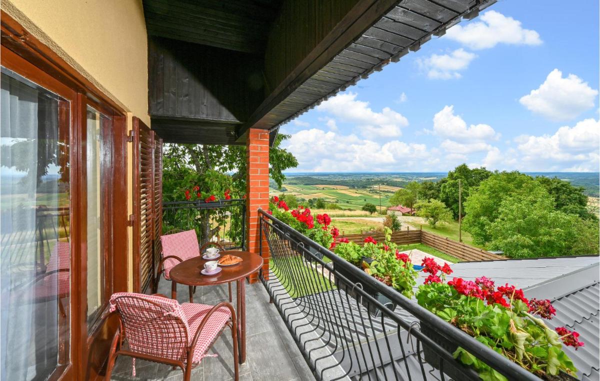 Stunning Home In Sopron With Wifi - Housity