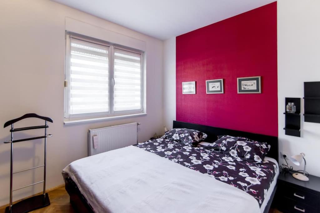 Modern Living Apts - Botanica - PRIVATE PARKING - Housity