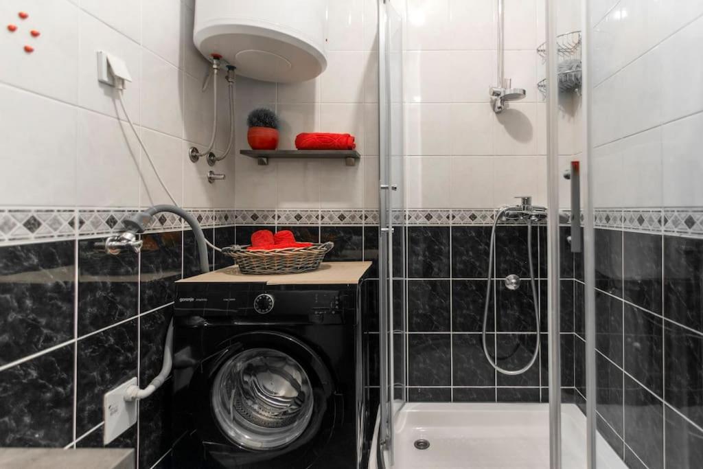 Modern Living Apts - Botanica - PRIVATE PARKING - Housity