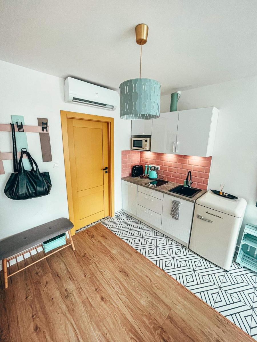 Pink Old Town Warsaw, 2 rooms, AC, brand new! - Housity