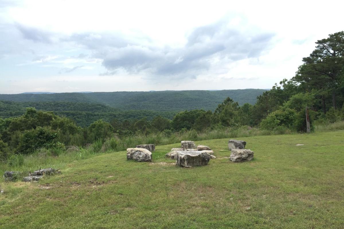 Stone Wall Mountain - Housity