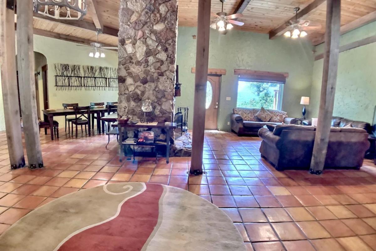 Stone Wall Mountain - Housity