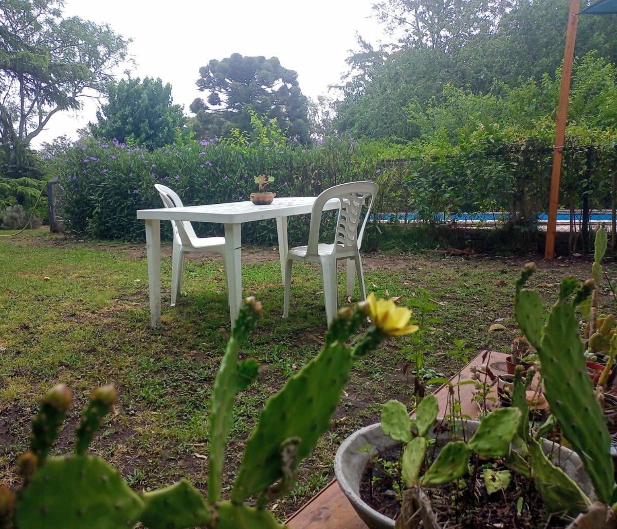 Cabaña monoambiente con pileta y jardín arbolado - Housity