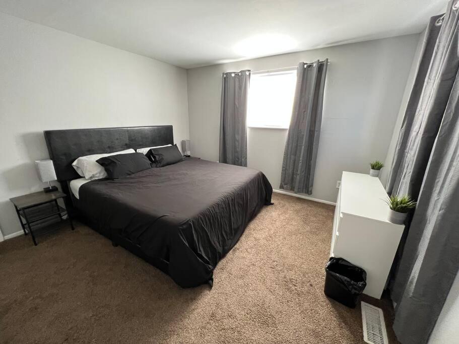 Modern Home Near Downtown - Housity