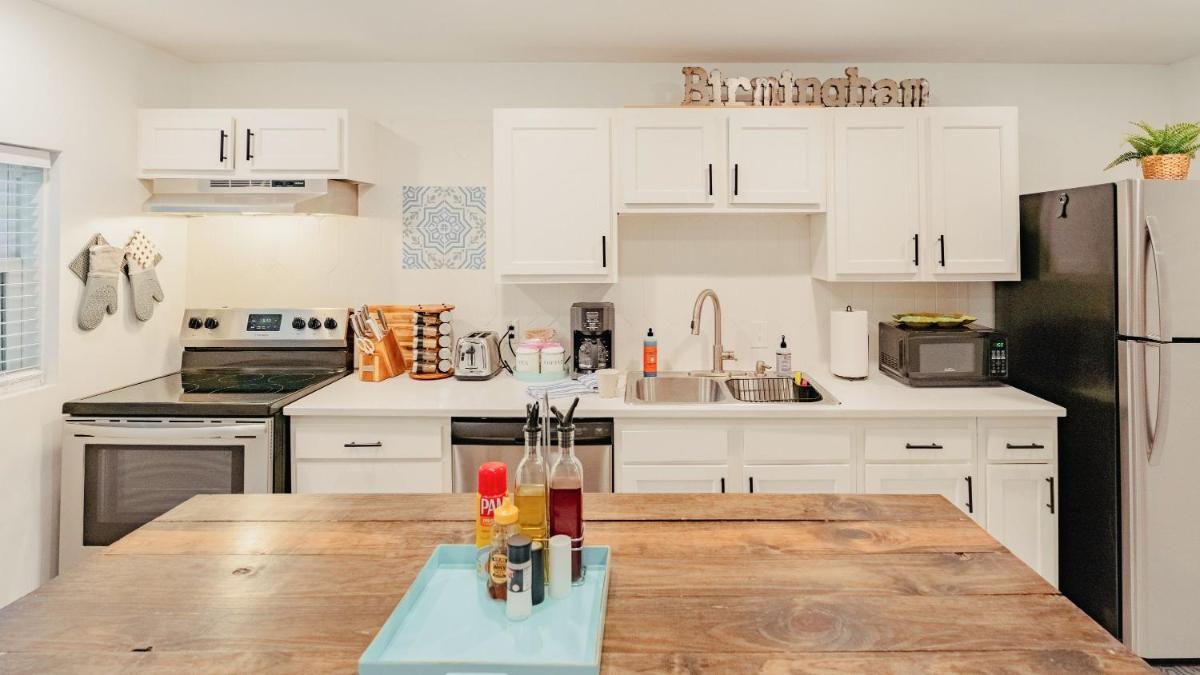 1 mile from UAB Hospitals Amenities Galore And King Bed - Housity