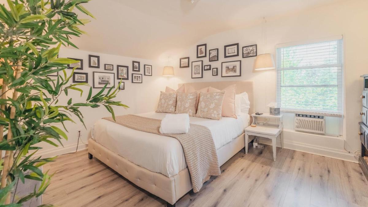 1 mile from UAB Hospitals Amenities Galore And King Bed - Housity