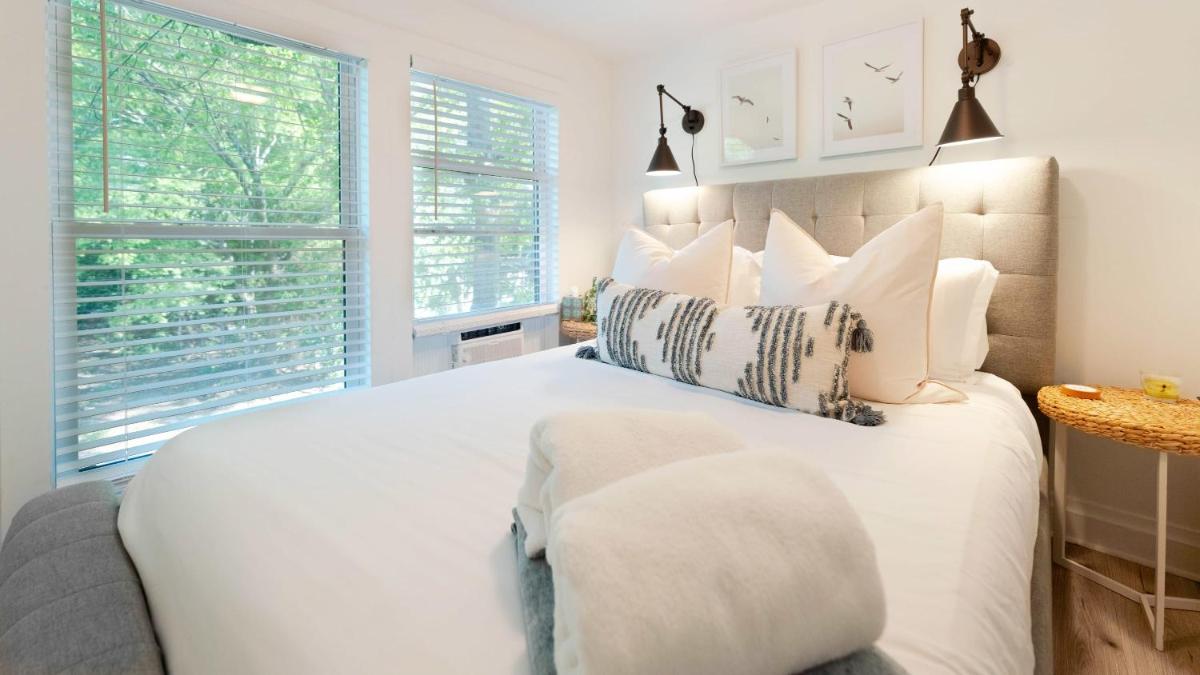 1 mile from UAB Hospitals Amenities Galore And King Bed - Housity