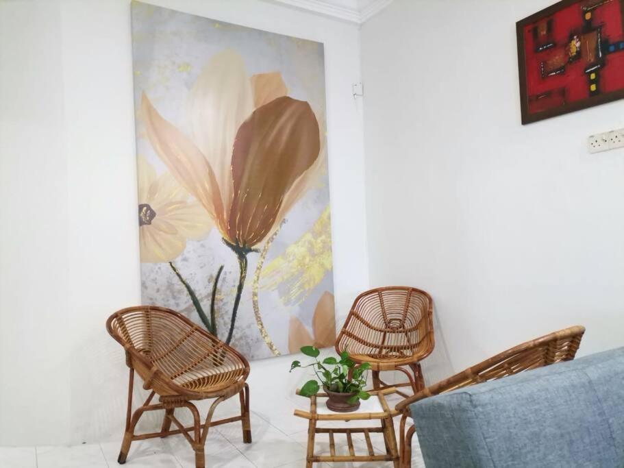 UIA Younee Kuantan Homestay 3R2B 9pax 5 min to town - Housity