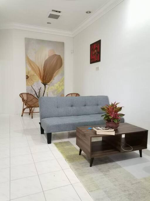 UIA Younee Kuantan Homestay 3R2B 9pax 5 min to town - Housity
