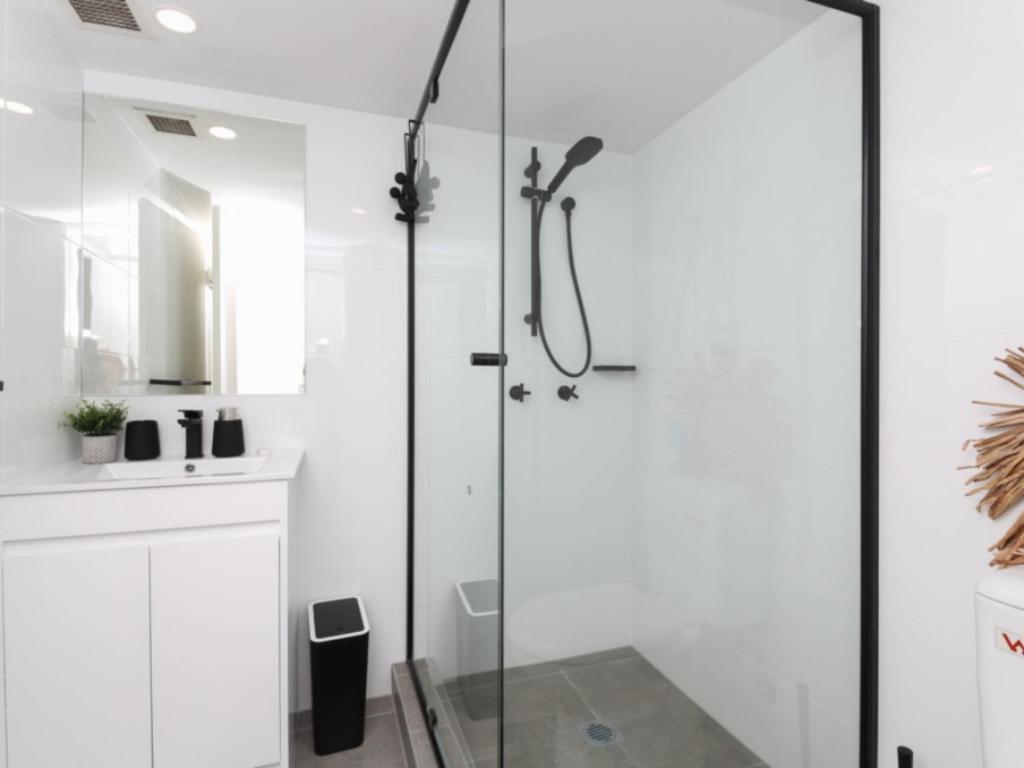Seascape - Hosted by Burleigh Letting - Housity