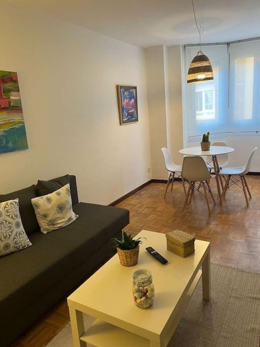 Acogedor y soleado apartamento recién amueblado en Gijón - Hizvo