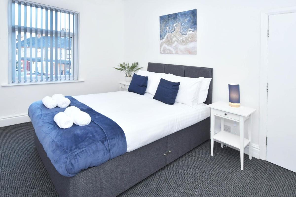 Grosvenor House by Yourstays - 4 Bedroom House Stoke City Centre - Housity