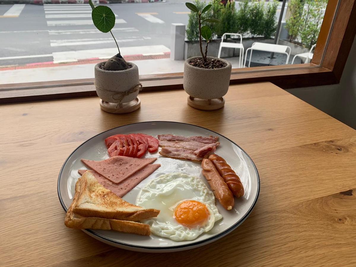 Moonlight Cafe and Hotel - Housity