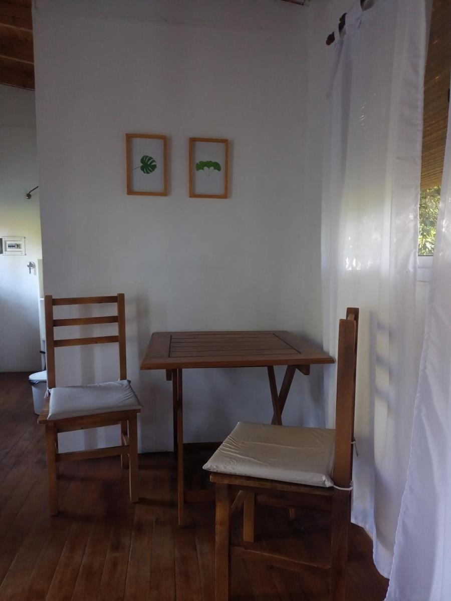 Cabaña monoambiente con pileta y jardín arbolado - Housity