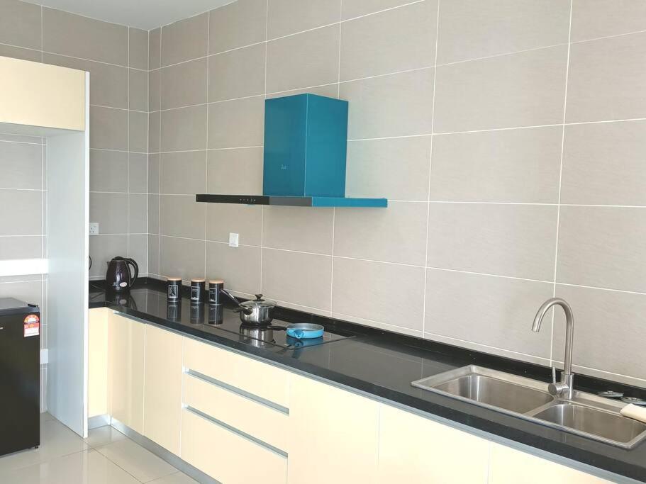 D'Pristine 1BR walking to Legoland Netflix by STAY - Housity