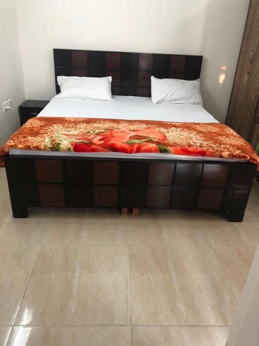 KVR by gaur city 2 - Housity