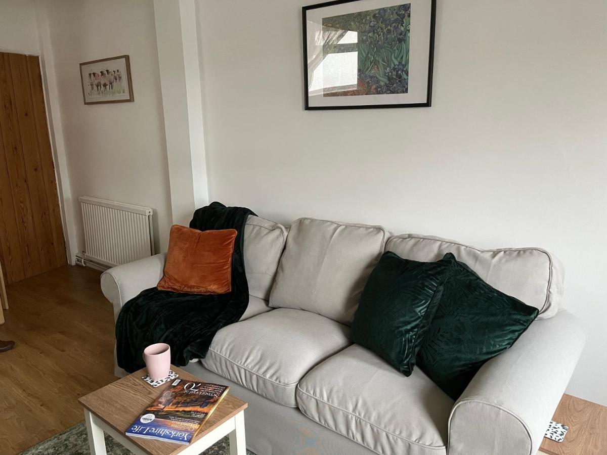 Explorers Cottage, Yorkshire Wolds Character Home - Housity