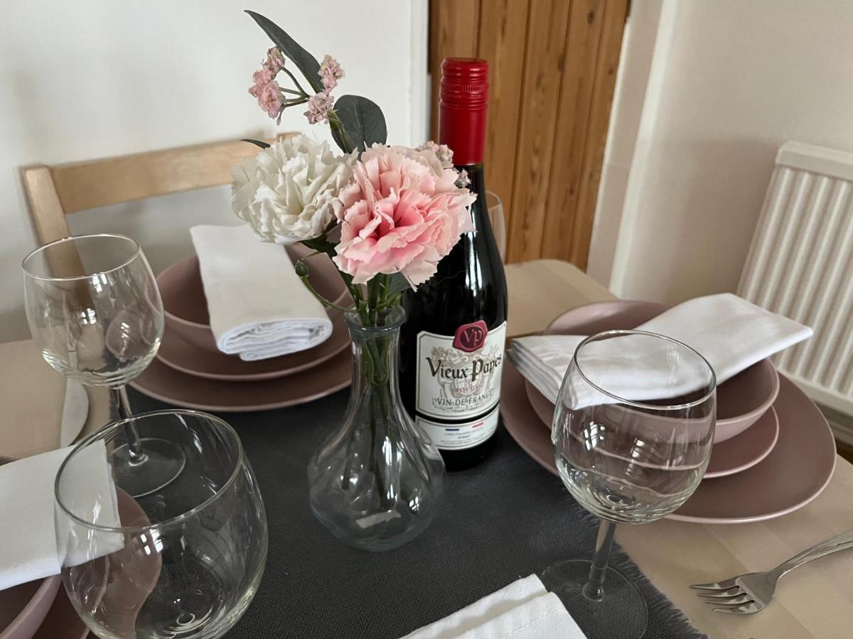 Explorers Cottage, Yorkshire Wolds Character Home - Housity