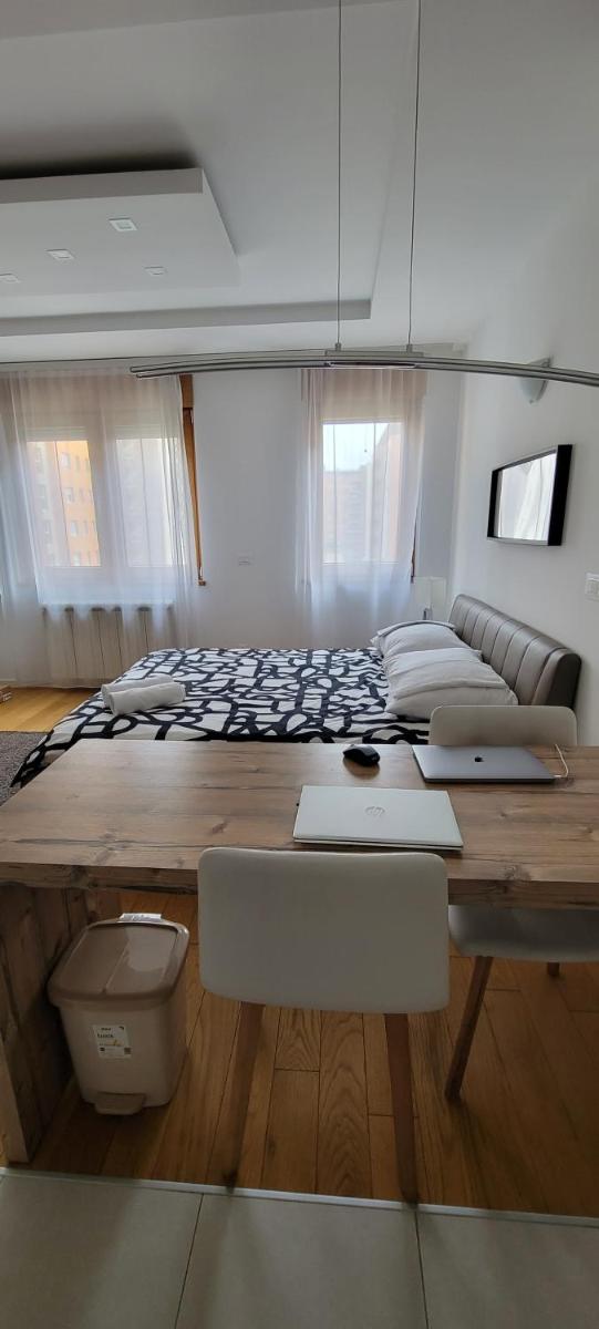 Sleek & lovely studio with a great location - Housity