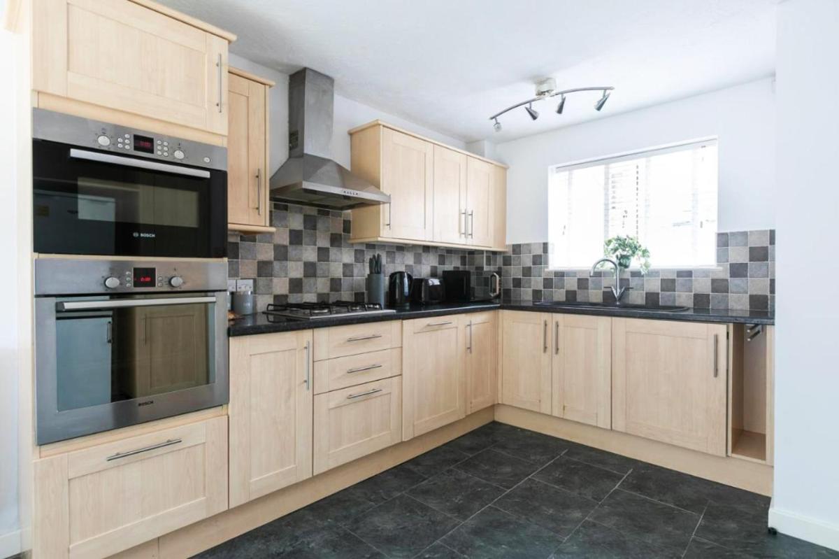 Emerald House Leisure & Contractors - Housity