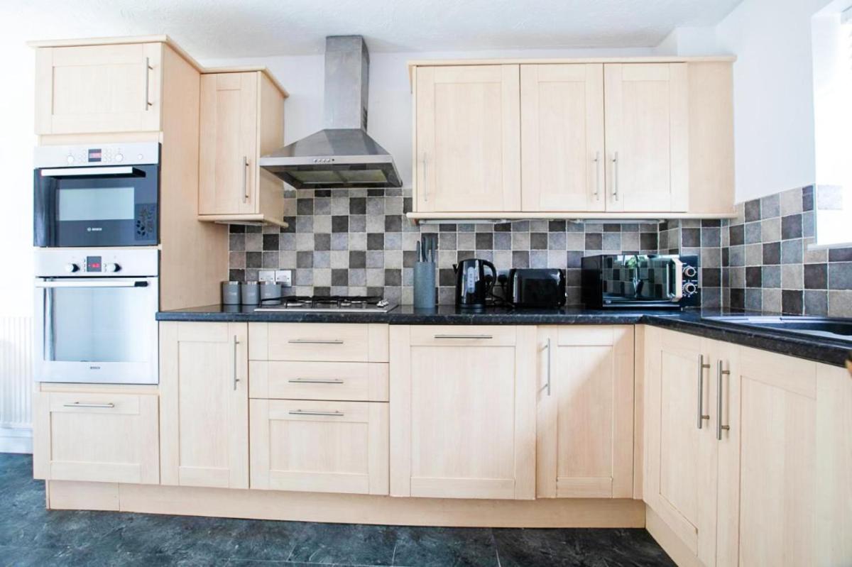 Emerald House Leisure & Contractors - Housity
