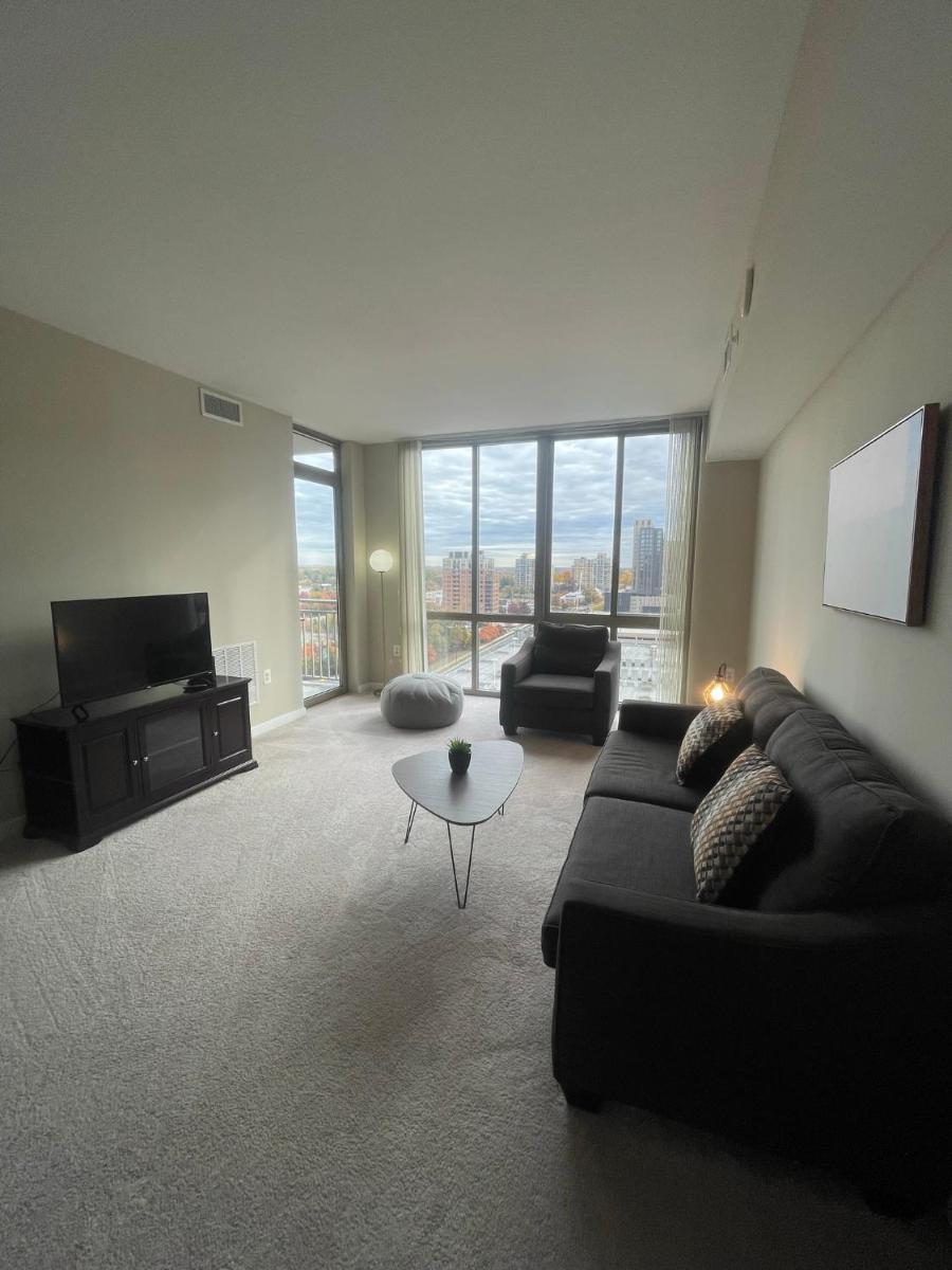 Lovely Reston Town Center 2 Bedroom Apt - Housity
