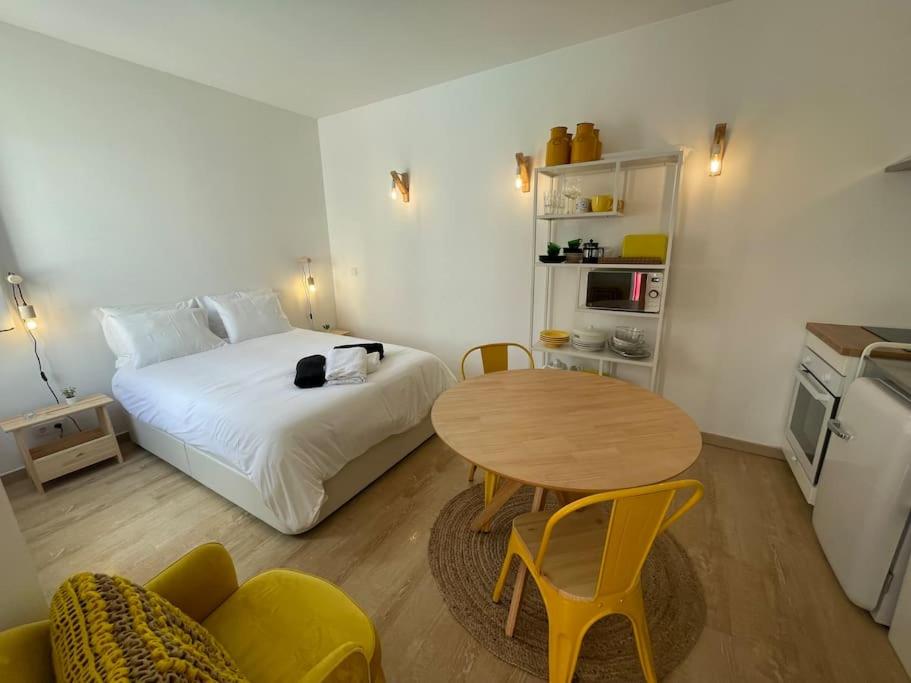 Sunny Studio 2 - Housity