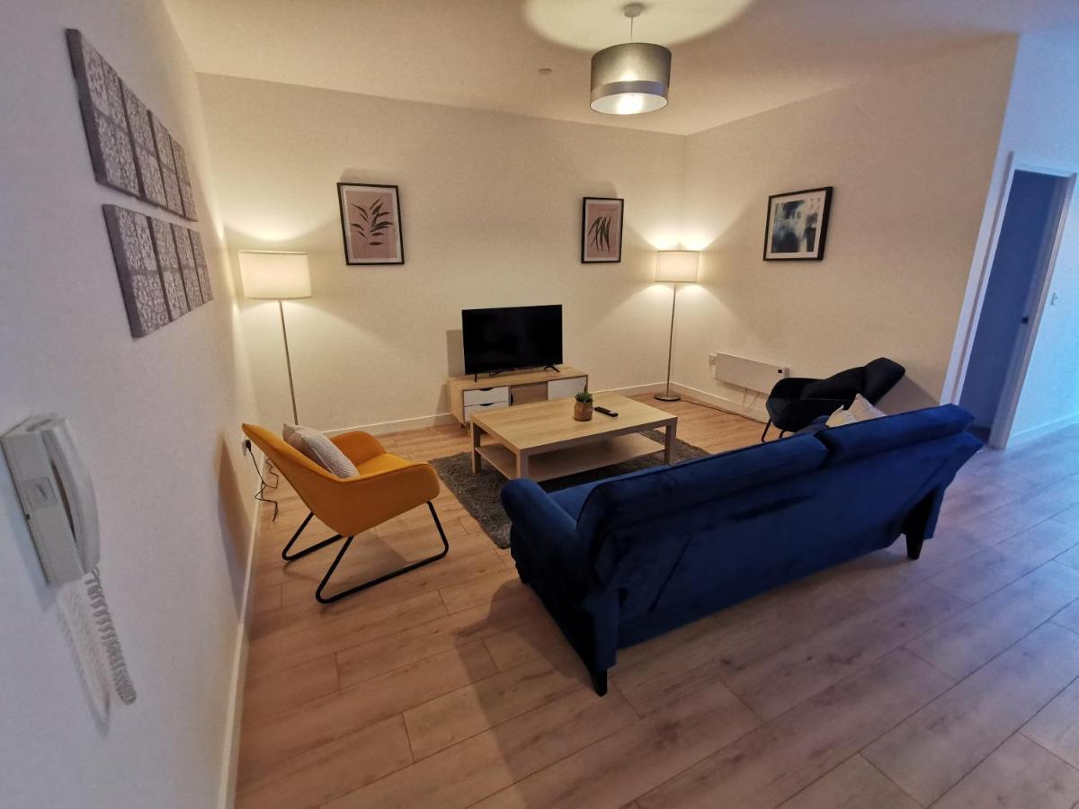 107 Bayard Apartments- Ground Floor with Outdoor Garden Area - Housity