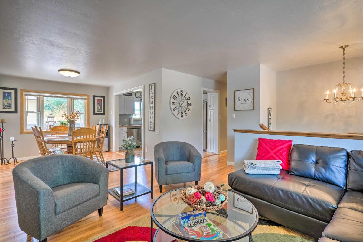 Colorado Springs Home with Stunning Mountain Views - Housity