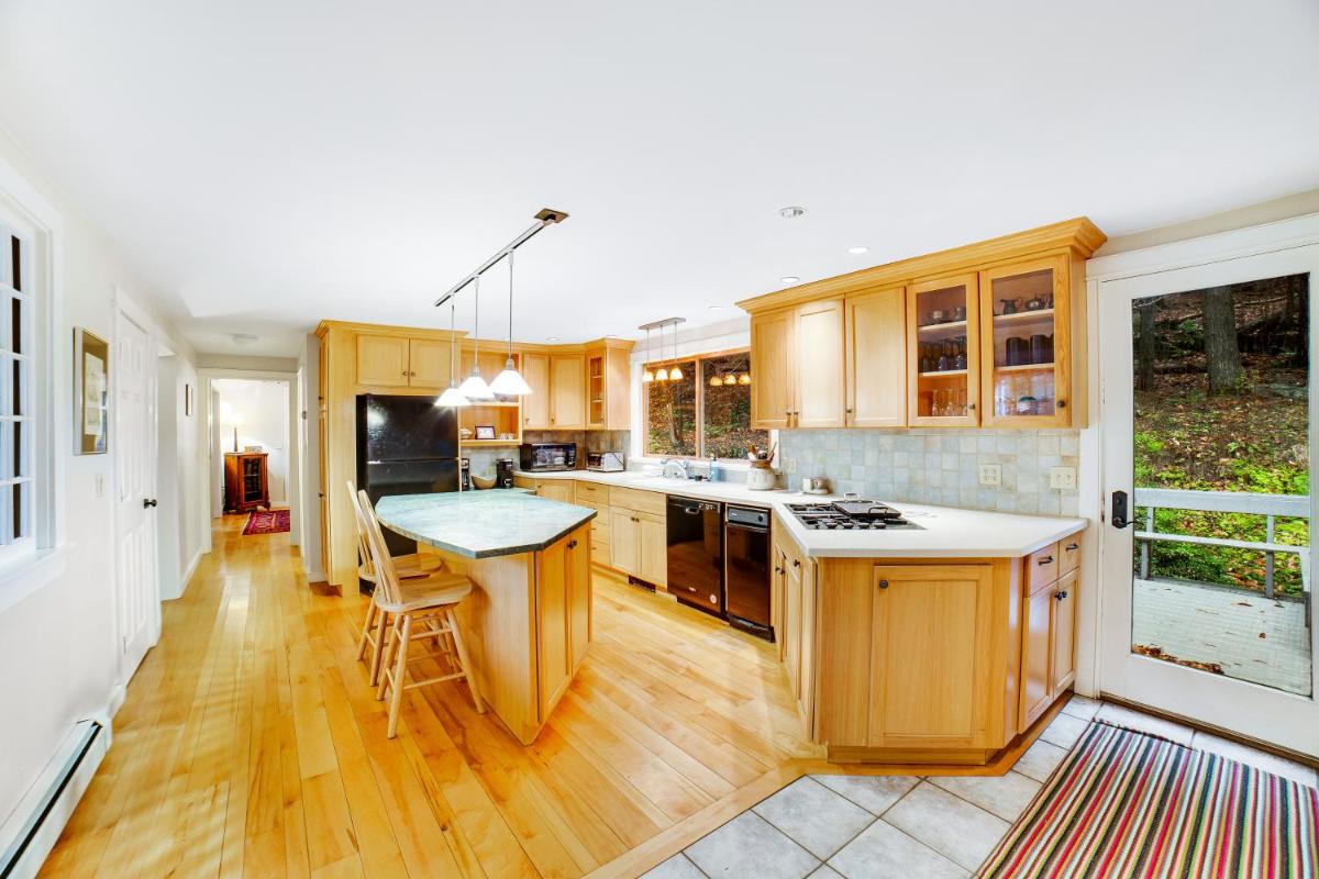 Willard Road Hideaway - Housity
