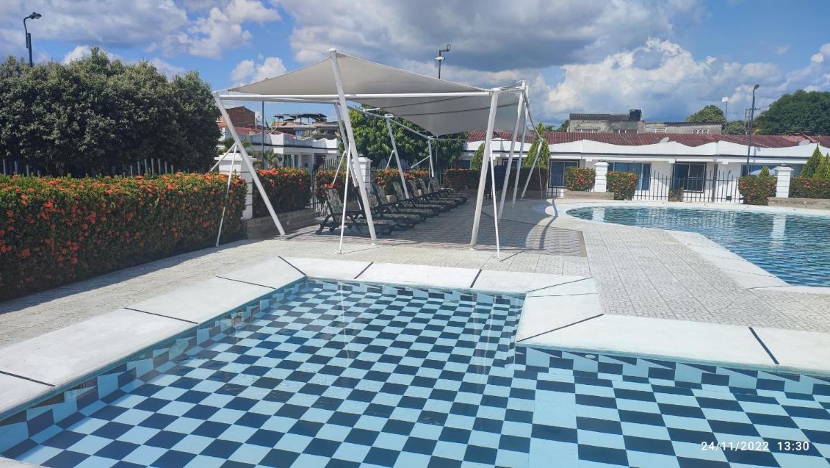 Suitetrails - Agradable casa con piscina en tierra caliente