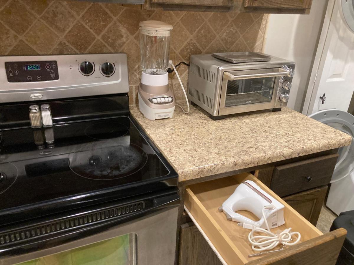 Spacious 3 Bedroom 2 bath Condo close to Five-points in Athens - Housity