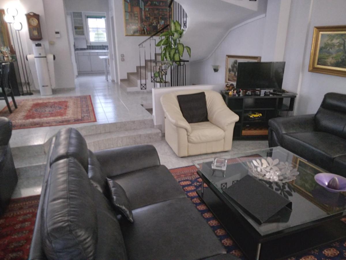 Villa in Panorama, Thessaloniki, with a swimming pool. Host: Mr. George - Housity