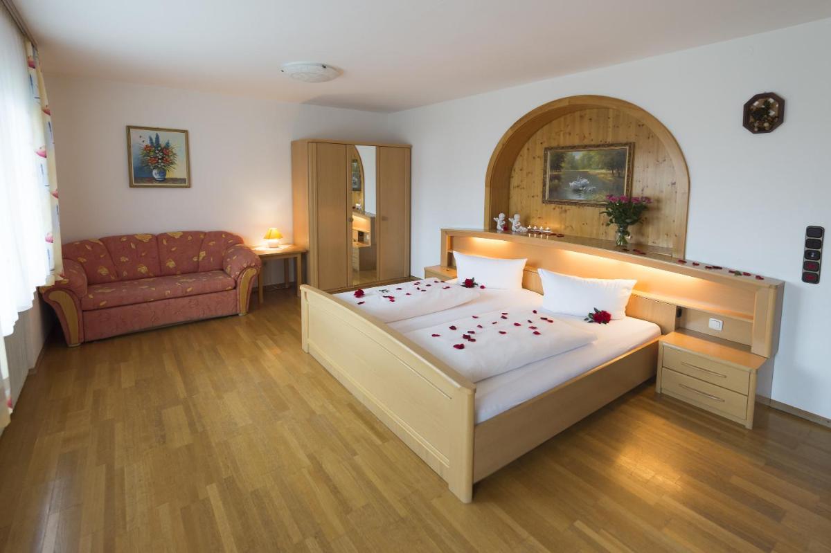 Hotel Dreisonnenberg - Housity