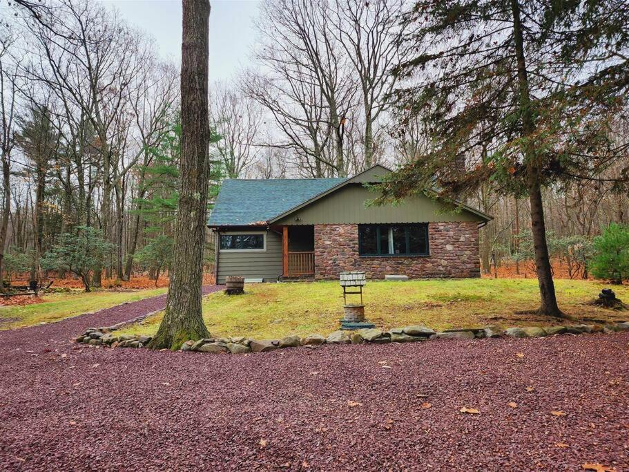 Poconos Perfect Mountain Get-A-Way located in Lake Harmony! SR340 - Housity